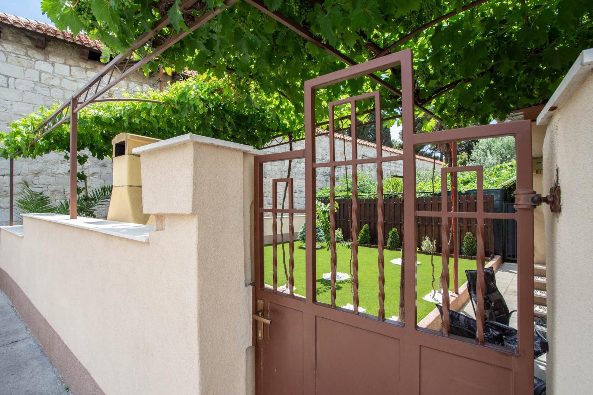 Antique Garden Villa Сплит Екстериор снимка